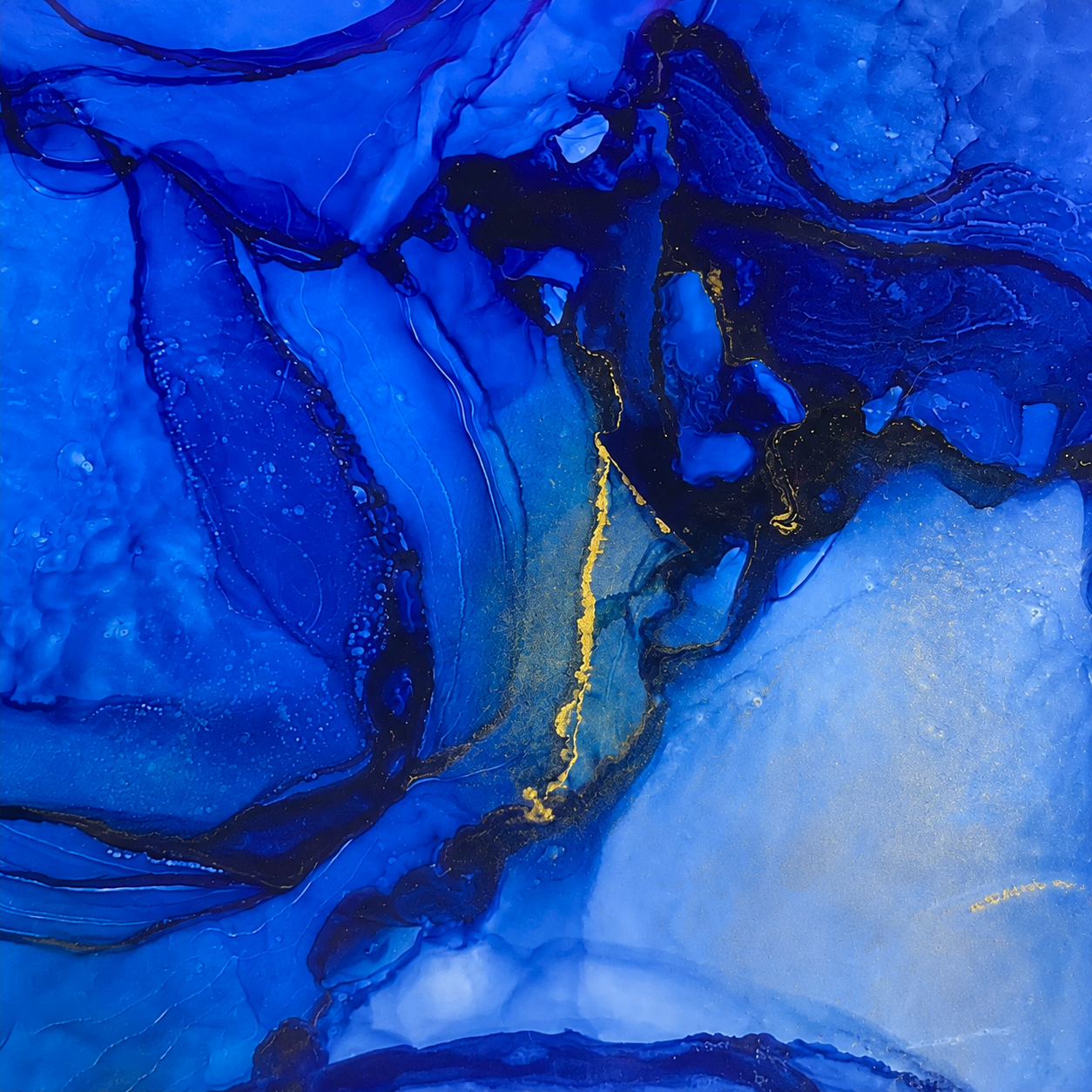 Blue Drift by Ludwina Orchard – close-up detail of the alcohol ink painting showing deep blue, navy and gold fluid ink forms on polypropylene